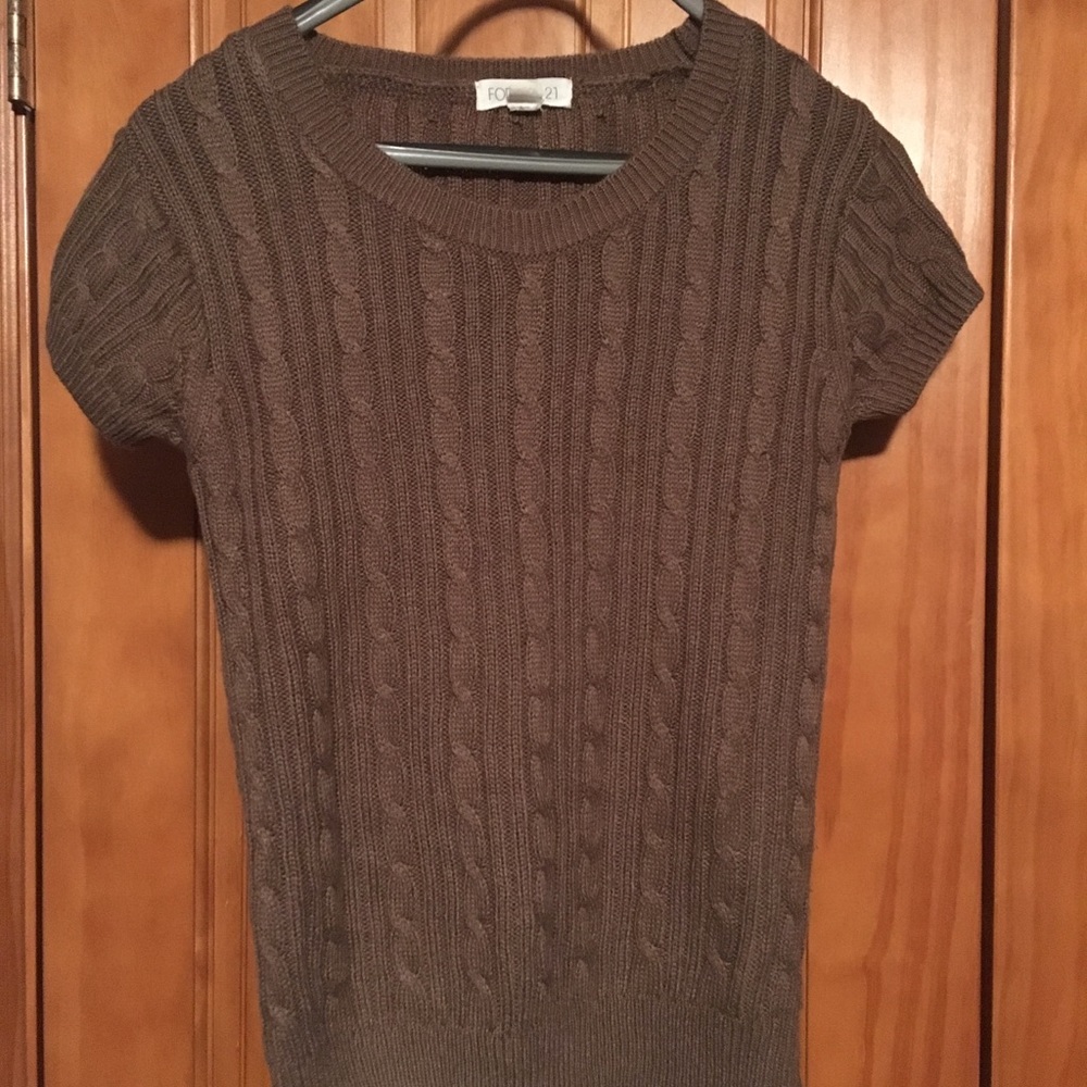 Short sleeve knit top